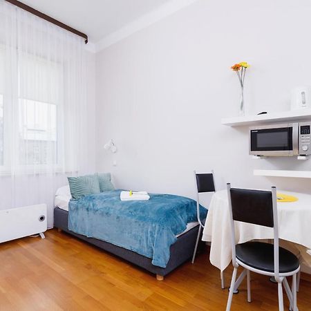 Apartamento Studio Krowoderska Kraków by Renters Exterior foto